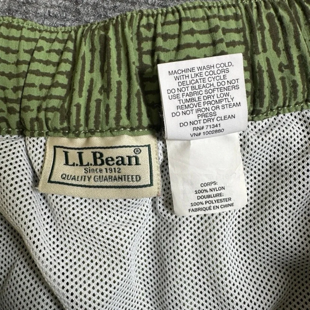 LL Bean Mens Green Patterned Nylon Belted Cargo Shorts Size M 502021